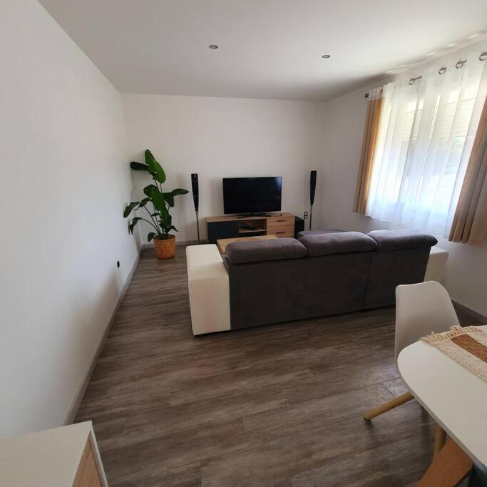 Joli Haut De Villa 3 Chambres Climatise Avec Jacuzzi Marignane Exterior photo